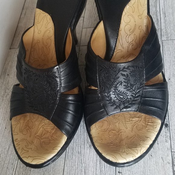 Sofft Black Leather Heels 7N Slip On 3.5" High Heel - Picture 4 of 7